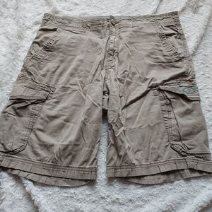 UNIONBAY Men's Tan Cargo Shorts W34 Outdoor Activewear Utility Summer Hiking